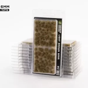 Vorderseite der Packung Gamers Grass Light Brown 6mm Wild mit hellbraunen 6 mm-Grasbüscheln