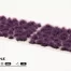 Nahaufnahme der violett schimmernden Grasbüschel Gamers Grass Alien Purple 6 mm auf Sci-Fi-Dioramen
