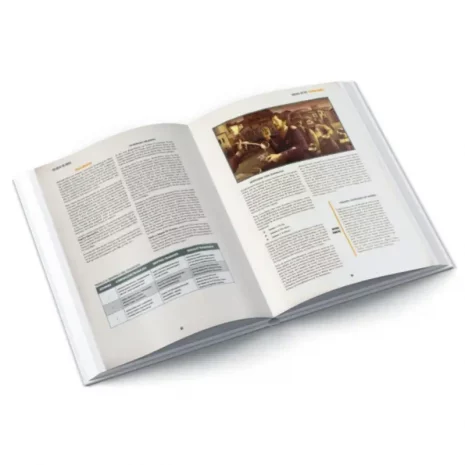 the-end-of-the-world-zorn-der-goetter-innenansicht-webp Innenansicht mit Regeltext, Szenarien und Illustrationen aus „Zorn der Götter“